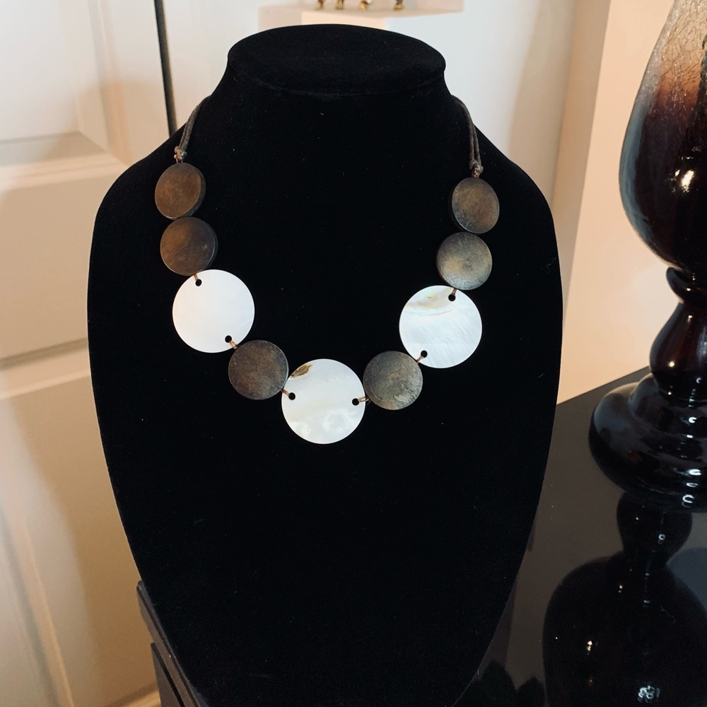 Vintage wood and seashells necklace🤎🤍